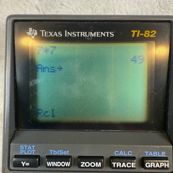 Texas Instruments TI-82 Graphing Calculator Math Science School - Picture 2 of 6